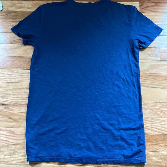 American Eagle Men's Size XS V Neck  blue Legend T Shirt - Picture 4 of 4